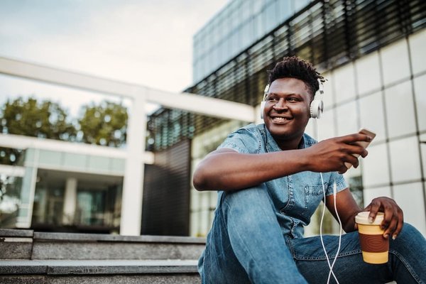 How to Design a High-Tech Kitchen with Integrated Appliances for a Seamless Look?